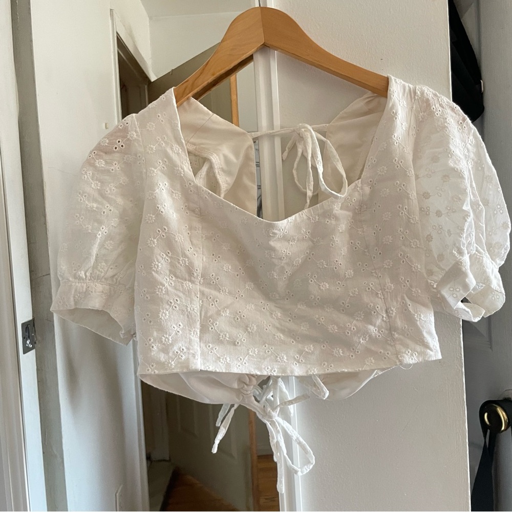 Showpo. White Gimili Eyelet Puff Shoulder Crop Top